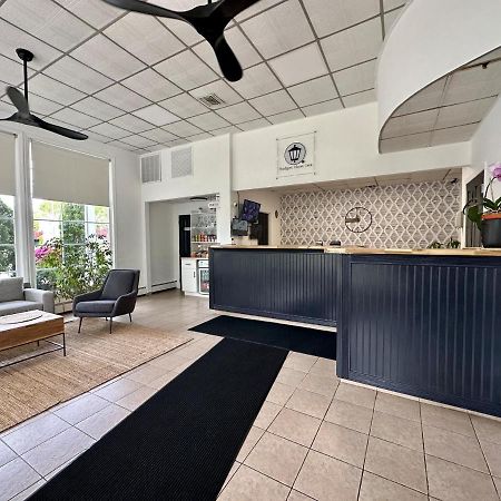 Budget Host East End Hotel In Riverhead Buitenkant foto