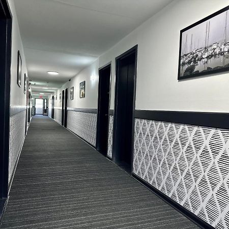 Budget Host East End Hotel In Riverhead Buitenkant foto