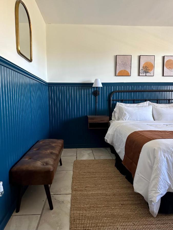 Budget Host East End Hotel In Riverhead Buitenkant foto