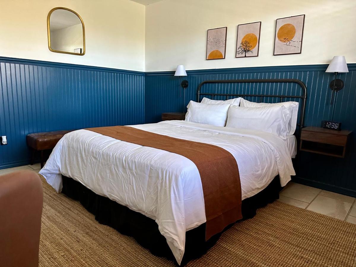 Budget Host East End Hotel In Riverhead Buitenkant foto