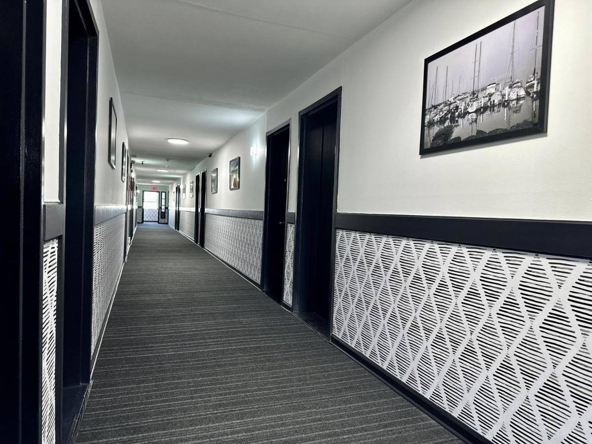 Budget Host East End Hotel In Riverhead Buitenkant foto