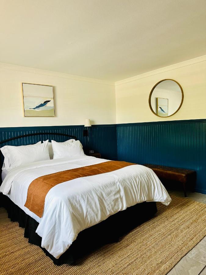 Budget Host East End Hotel In Riverhead Buitenkant foto