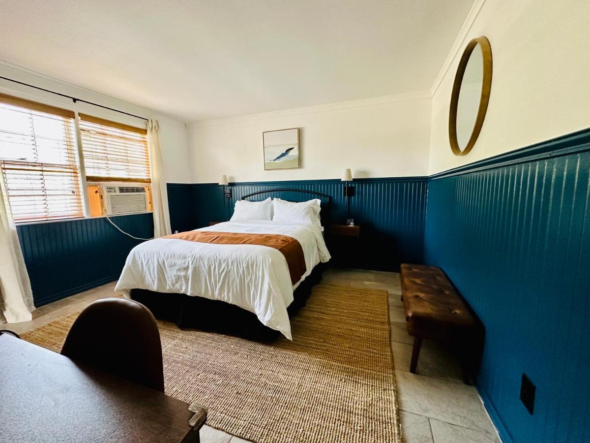 Budget Host East End Hotel In Riverhead Buitenkant foto
