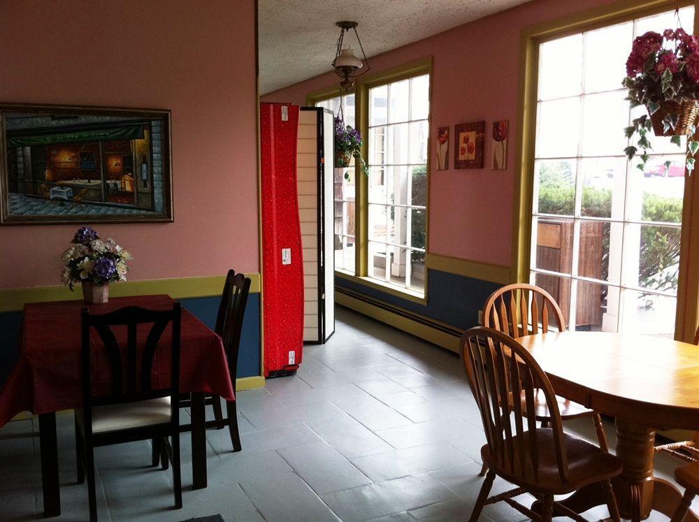 Budget Host East End Hotel In Riverhead Buitenkant foto