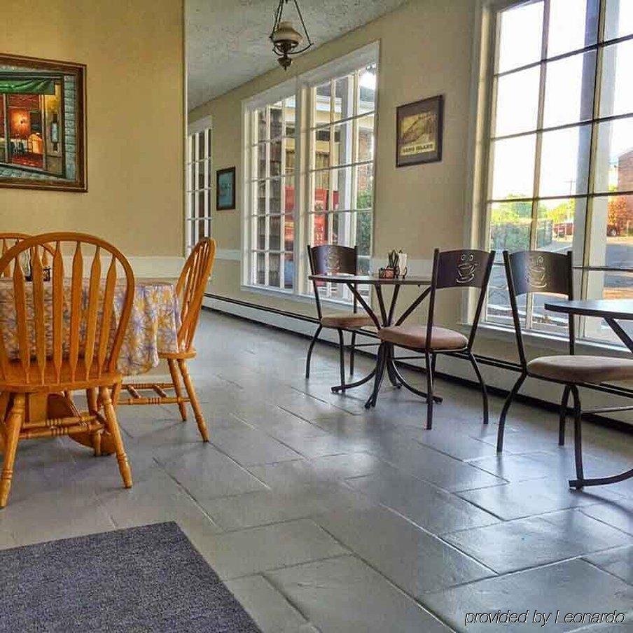 Budget Host East End Hotel In Riverhead Buitenkant foto